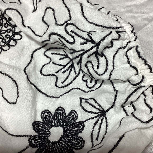 Free People medium Black and White Embroidered Blouse - Picture 13 of 13